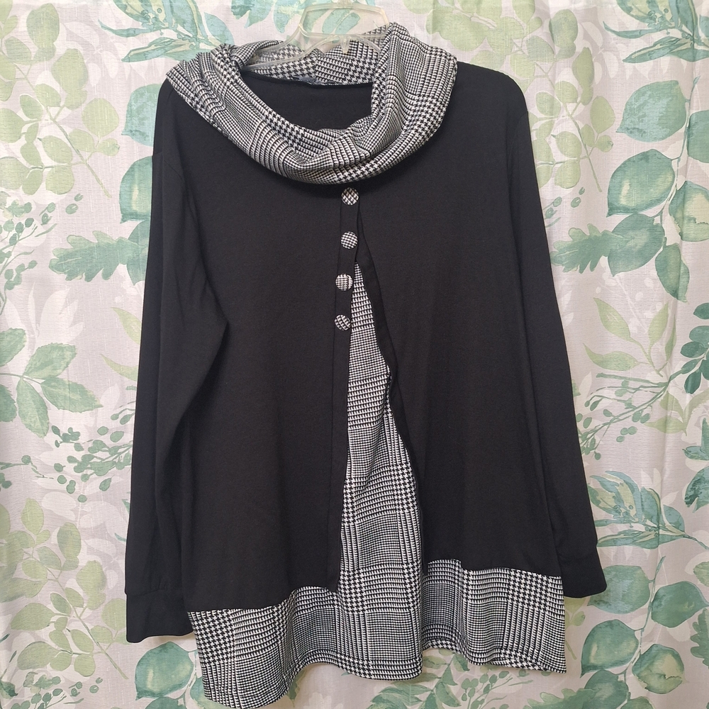 Chic Black and White Women's Tunic